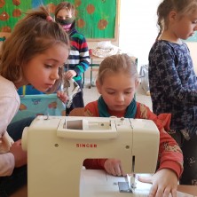 Šili sme látkové vrecúška zo zvyškov látok